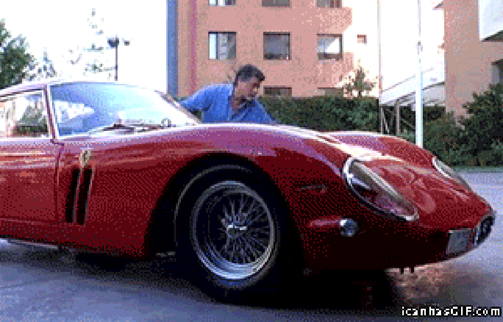 Encerando a Ferrari (Foto: Reprodução) — Foto: Auto Esporte