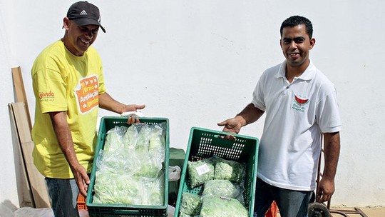 ONG usa furgões para evitar desperdício de alimentos e diminuir a fome