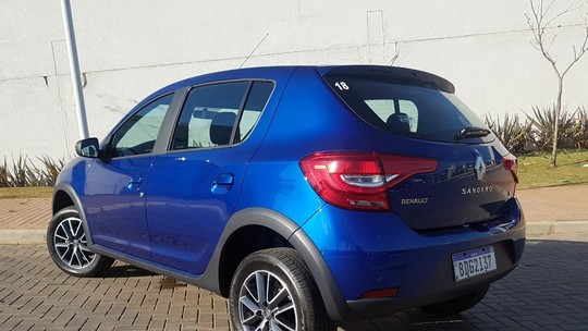 Renault Sandero, Stepway e Logan ganham câmbio CVT e cara nova na linha 2020