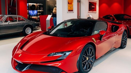 Verstappen tem coleção de carros de R$ 27,5 milhões com Ferrari, Porsche e esportivo do 007