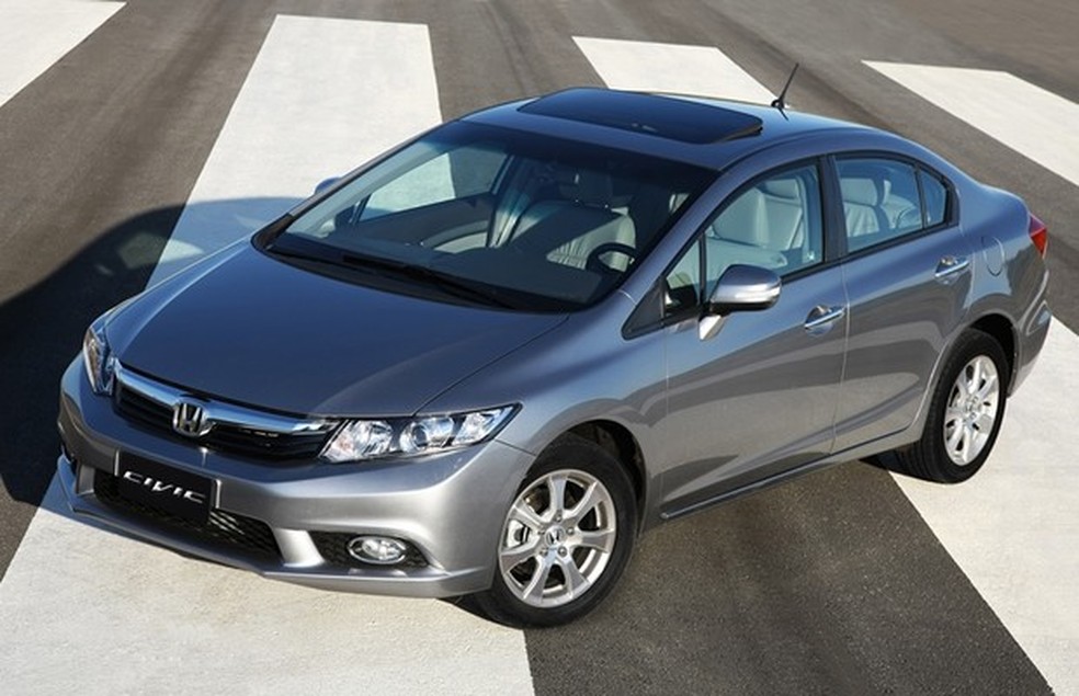 Honda Civic oferta uma boa lista de equipamentos — Foto: Divulgação