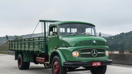 Caminhão da Mercedes fabricado há 62 anos tem produção paralisada no Irã