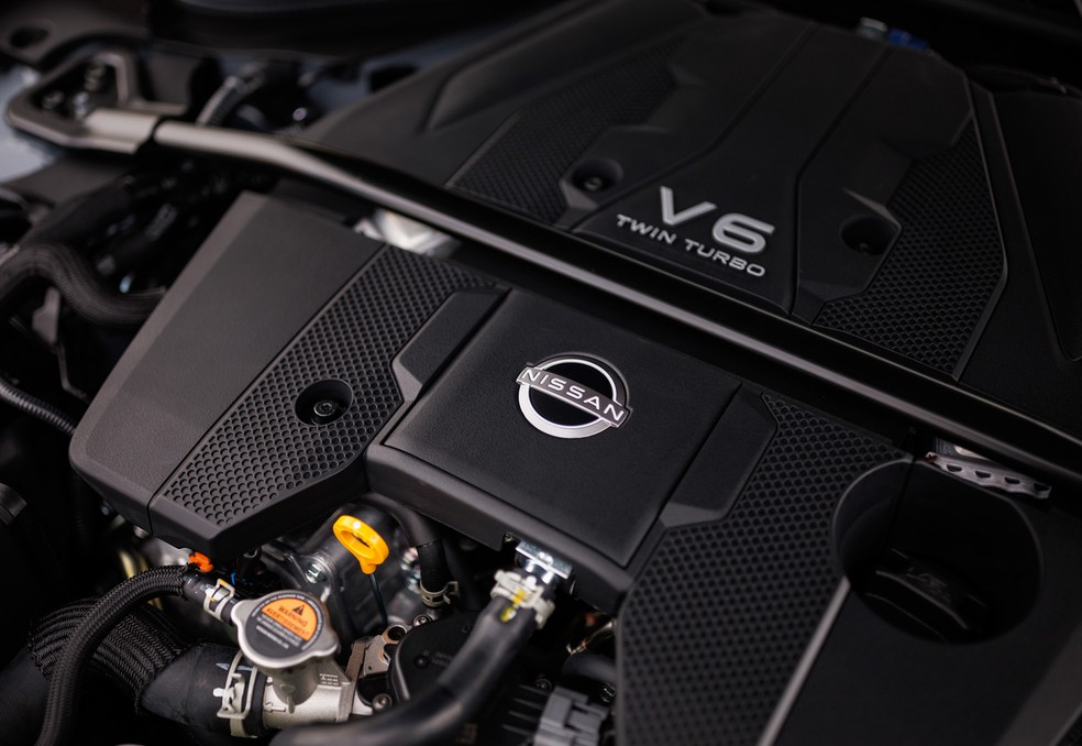 Motor V6 biturbo é o mesmo dos Infiniti Q50 e Q60 — Foto: Divulgação