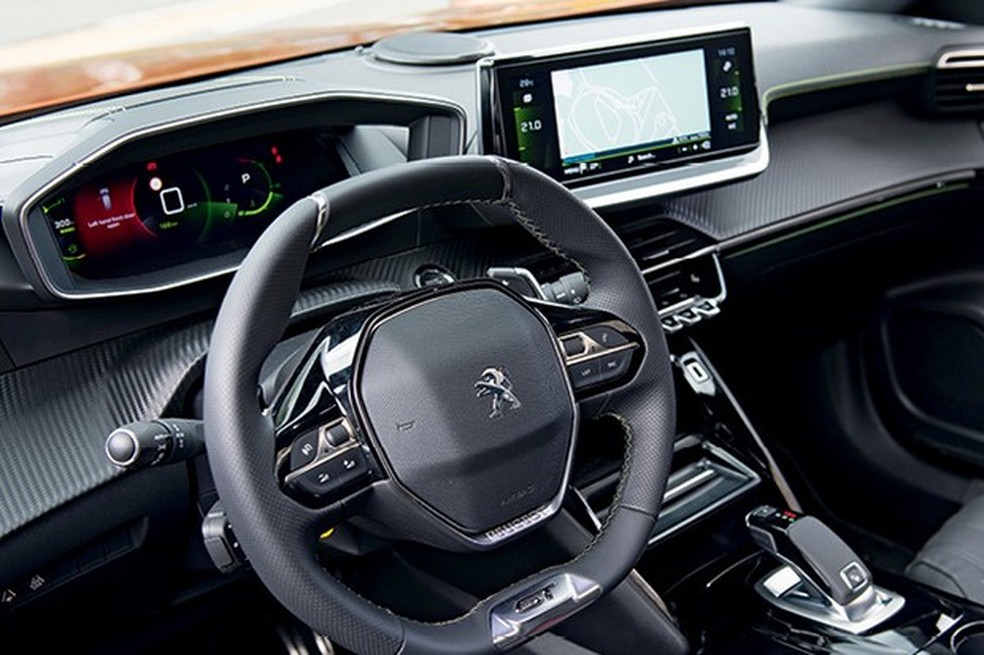 A segunda geração do i-Cockpit está mais sofisticada e tem gráficos tridimensionais (Foto: Divulgação) — Foto: Auto Esporte