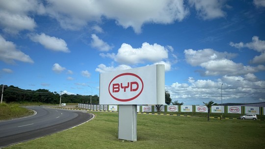 BYD é acusada de manter práticas de trabalho forçado em fábrica na Europa