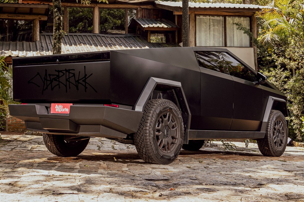 Tesla Cybertruck enfrentou problemas desde que foi apresentada como conceito — Foto: Renato Durães/Auto News Brasil