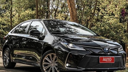 Toyota dispara preços do Corolla por alta do dólar e... iluminação nos botões do vidro elétrico