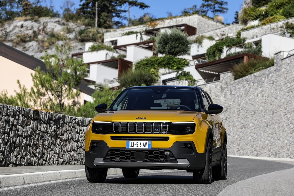 Jeep Avenger usa o mesmo conjunto mecânico do Peugeot e-2008 — Foto: Divulgação