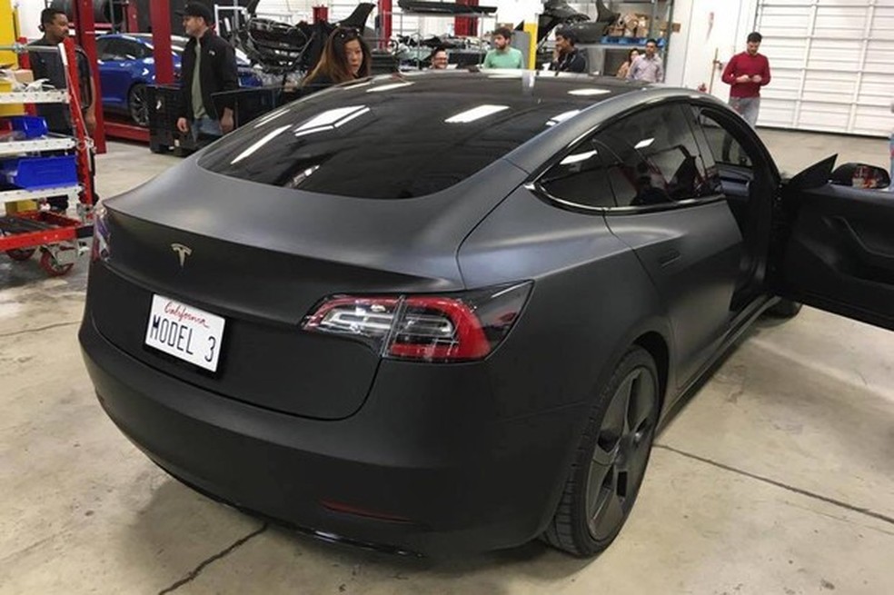 Flagra do Tesla Model 3 (Foto: Reprodução) — Foto: Auto Esporte