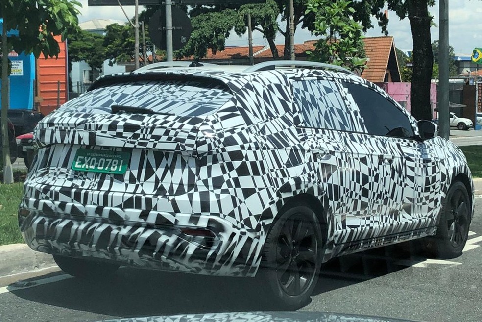 Flagra: Volkswagen Nivus - o primeiro a ter o novo logotipo da VW (Foto: Ronaldo Amancio) — Foto: Auto Esporte