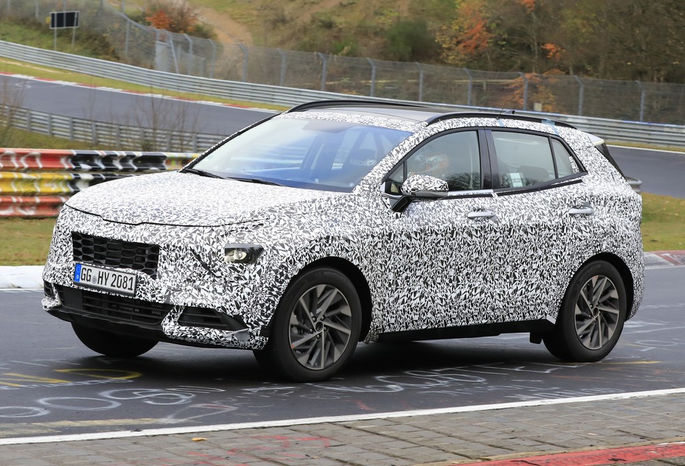 O Sportage terá os faróis separados em dois conjuntos, como no Tucson — Foto: Automedia