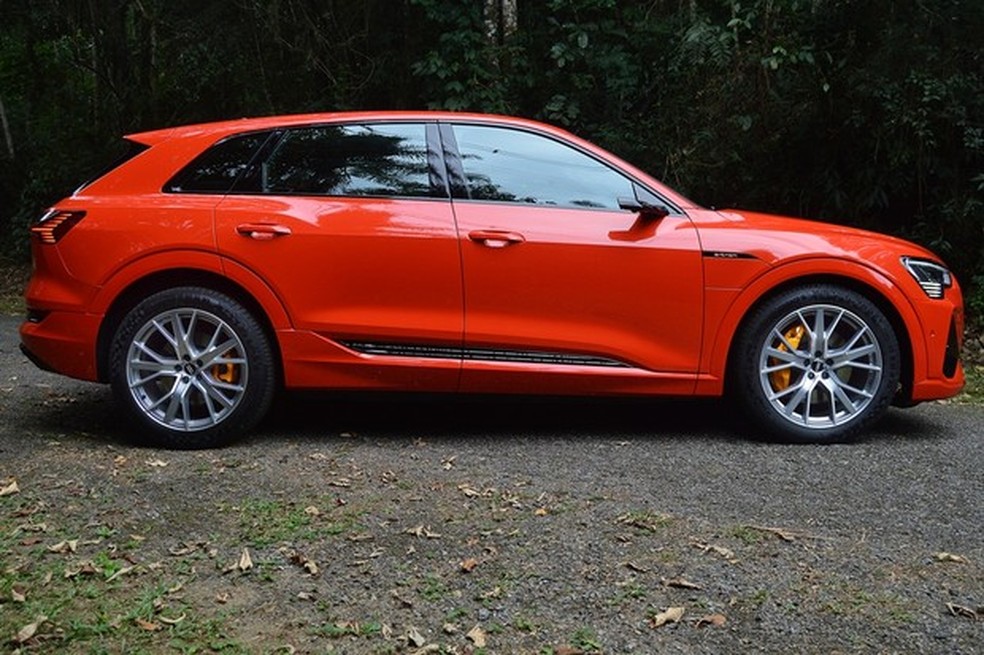 Entre-eixos é de 2,93 m (Foto: André Schaun/Auto News Brasil ) — Foto: Auto Esporte