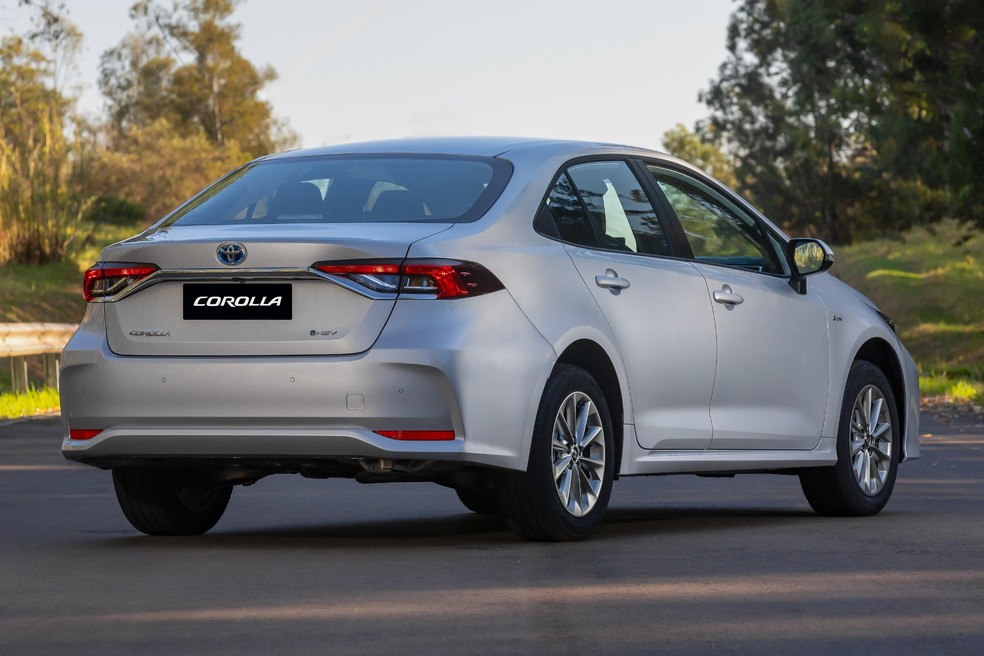 Toyota Corolla GLi Hybrid fica posicionado como uma versão intermediária — Foto: Divulgação/Toyota