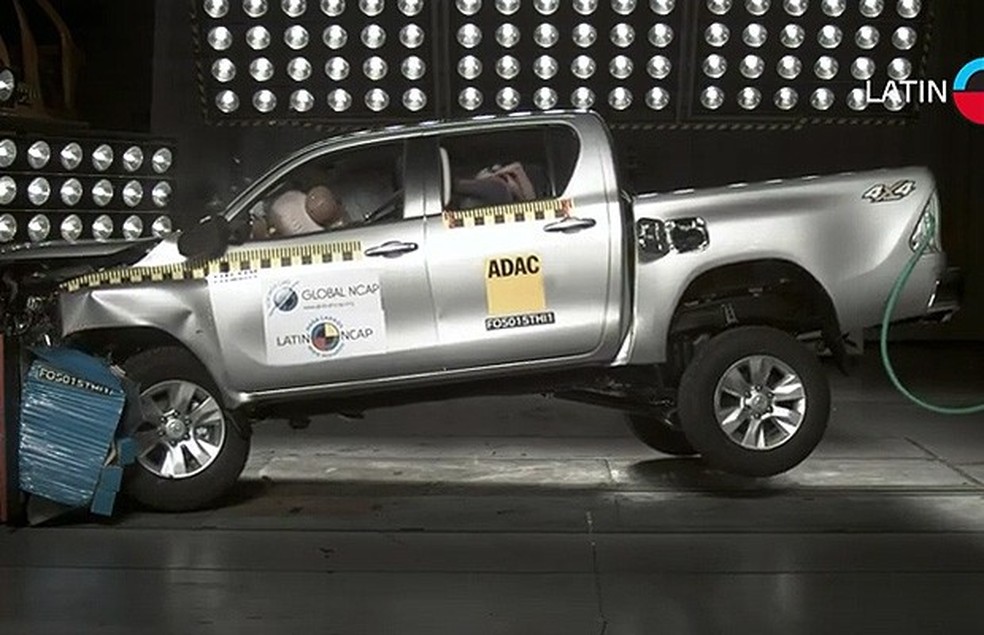 Toyota Hilux em teste de impacto do Latin NCAP (Foto: Latin NCAP) — Foto: Auto Esporte