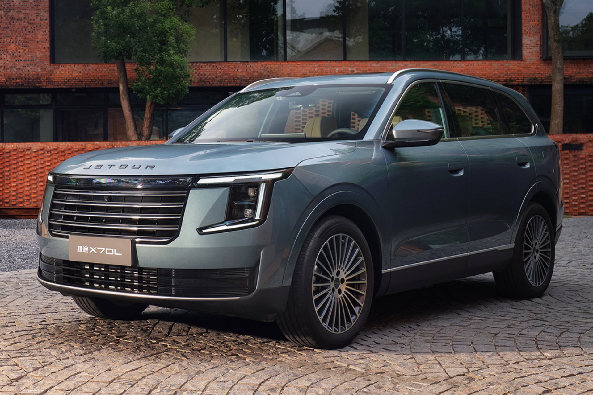 Imagem do SUV Jetour S08 com design urbano e amplo interior