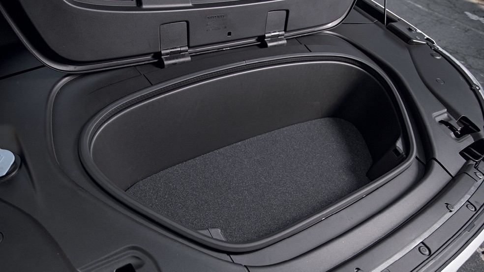 Volvo XC40 Recharge Pure Eletric - "Porta-malas" dianteiro de 31 litros — Foto: Renato Durães/Autoesporte