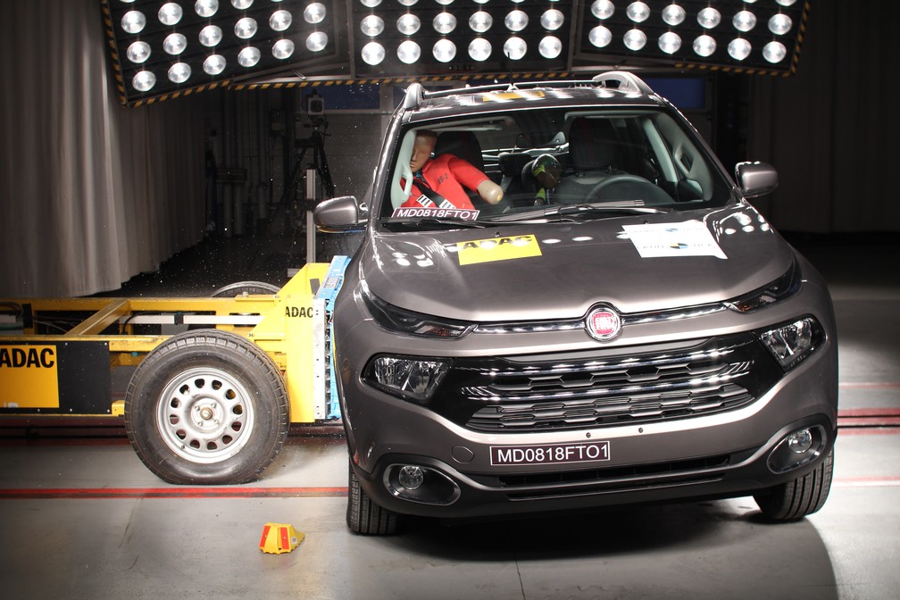 Fiat Toro passa por teste de colisão lateral do Latin NCap — Foto: Divulgação