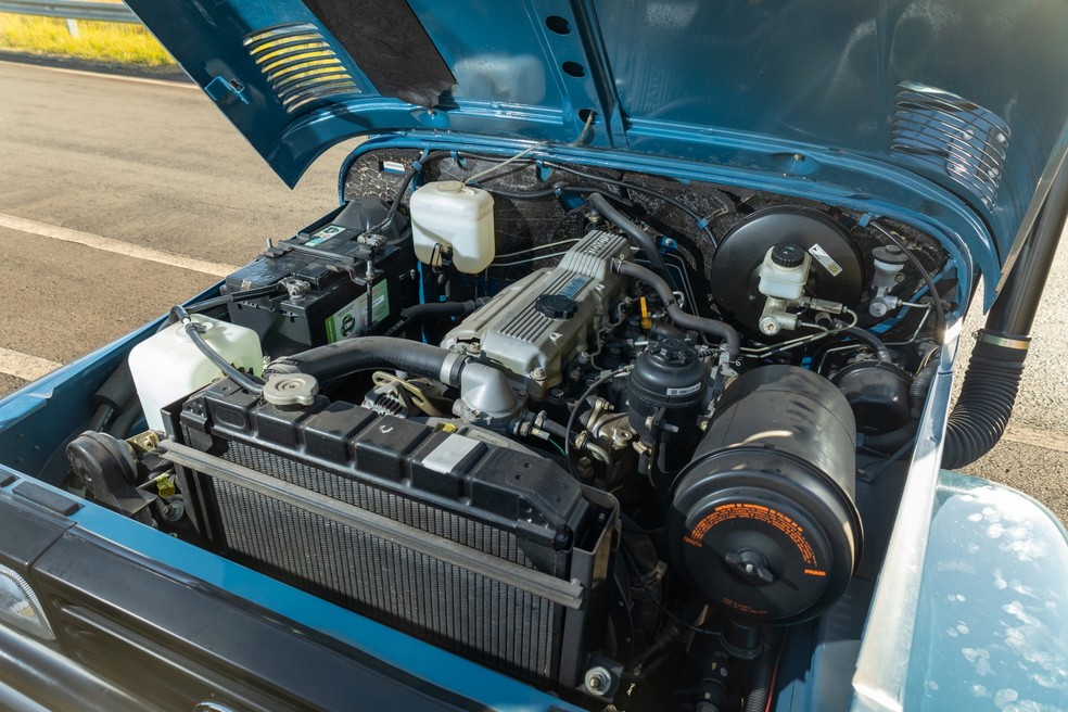 Toyota Bandeirante tem motor que compartilha peças com caminhão — Foto: Renato Durães