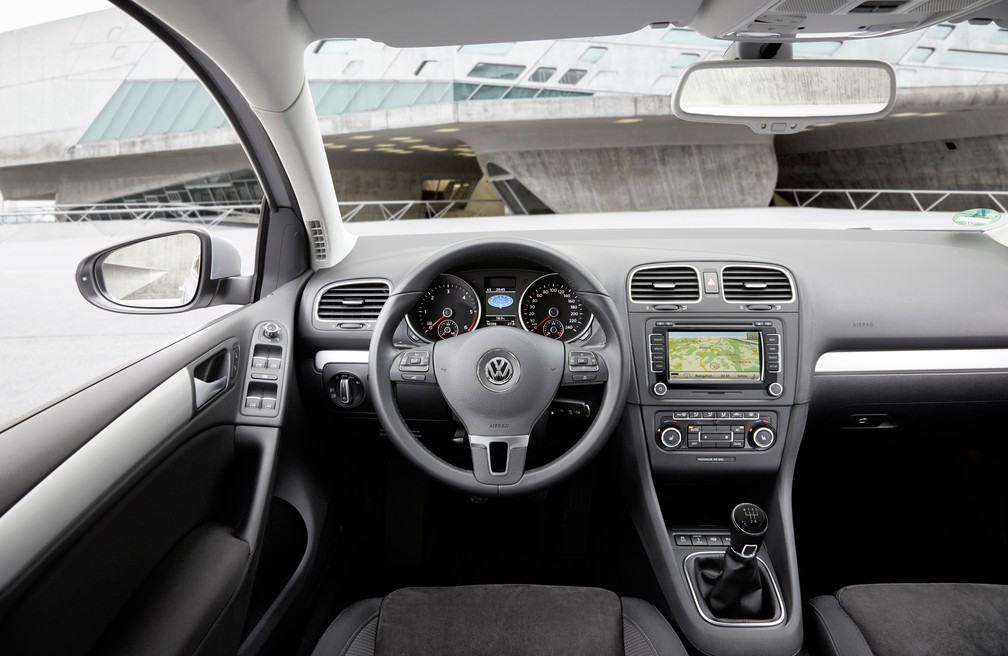 Interior do Volkswagen Golf geração 6 — Foto: Divulgação