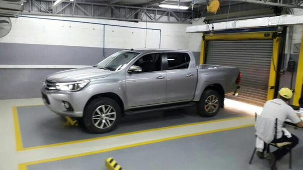 Nova Toyota Hilux vaza na internet (Foto: Reprodução) — Foto: Auto Esporte