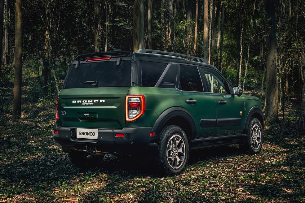 É possível abrir o para-brisa traseiro do Bronco Sport para acessar o porta-malas — Foto: Divulgação