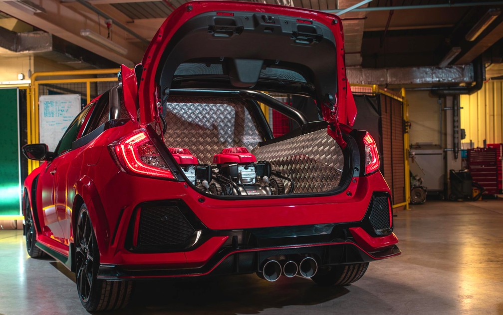 Honda Civic Type R em versão picape tem tampa que abre para cima junto com o aerofólio — Foto: Divulgação