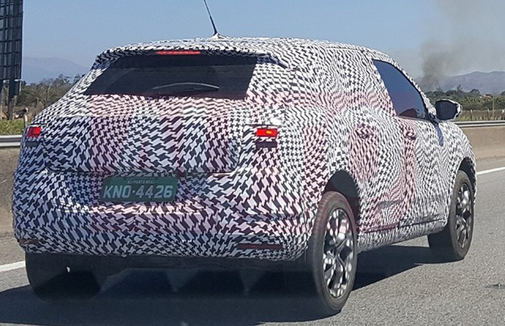 Citroën C4 Cactus flagrado em teste no Brasil (Foto: Auto News Brasil) — Foto: Auto Esporte