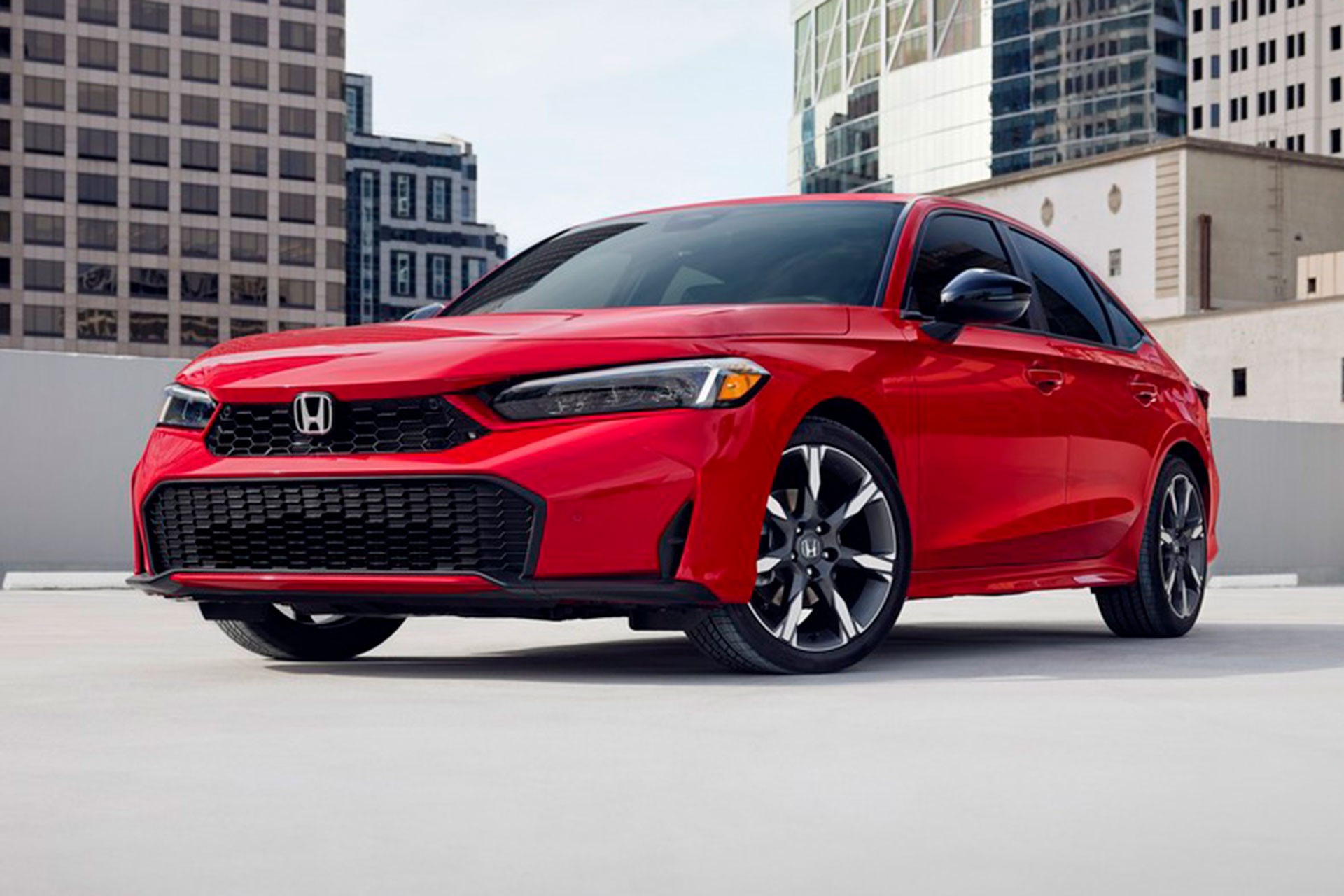 Honda Civic 2025 chega com novo visual e motor híbrido de 203 cv