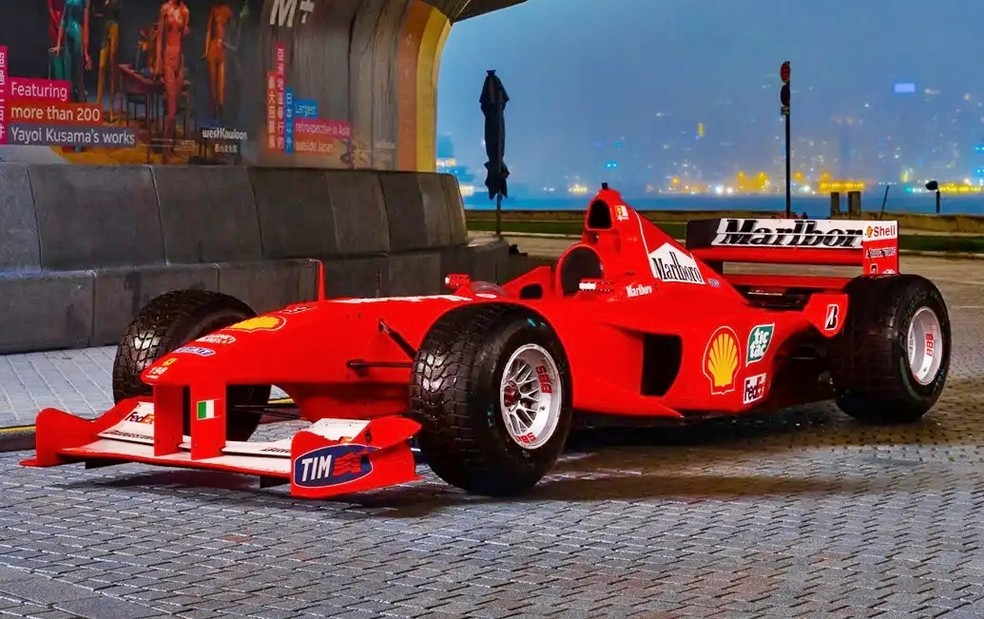 Ferrari de Schumacher de 2000 foi leiloado em Hong Kong e a estimativa é de que o valor tenha atingido até 9,5 milhões de dólares — Foto: Divulgação