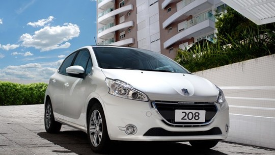 Peugeot paga R$ 300 para quem escolher rival do 208