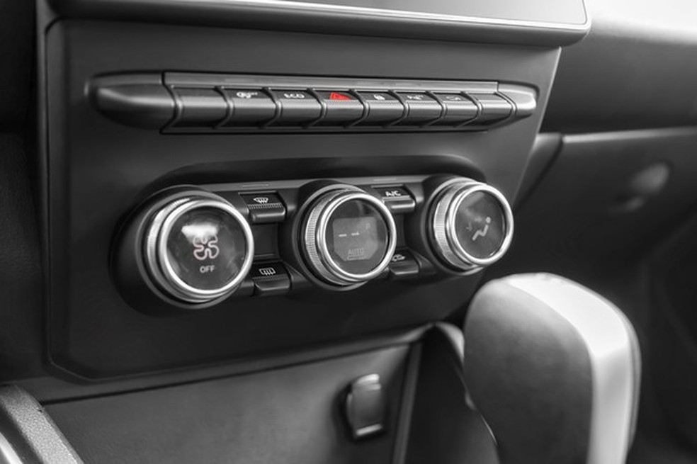 Ar-condicionado digital e teclas são bem-vindos no novo Renault Duster (Foto: Leo Sposito/Auto News Brasil) — Foto: Auto Esporte