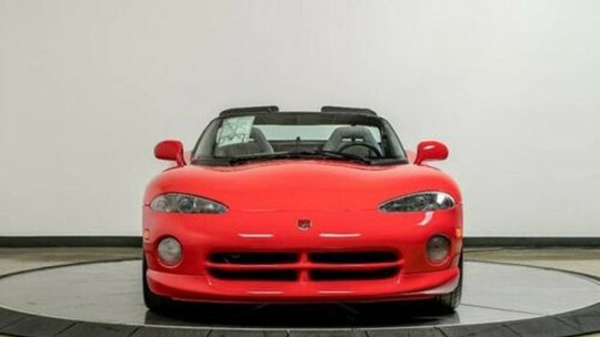 Este Dodge Viper 1992 (da primeira geração) rodou só 54 km e está à venda