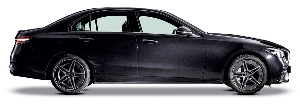 O Mercedes-Benz C200 visto de lado — Foto: Divulgação