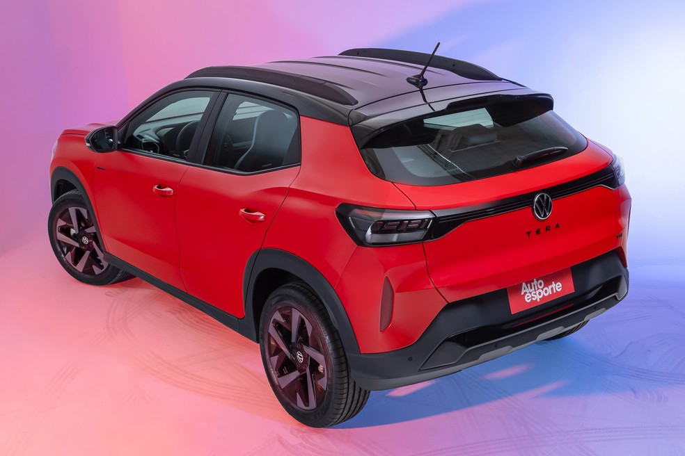 Volkswagen Tera 2026 visto de traseira — Foto: Renato Durães/Auto News Brasil