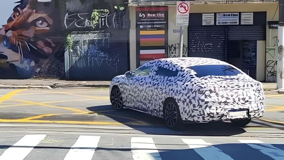 BYD Seal Híbrido 07 DM-i em flagra no Brasil — Foto: Placa Verde/Instagram