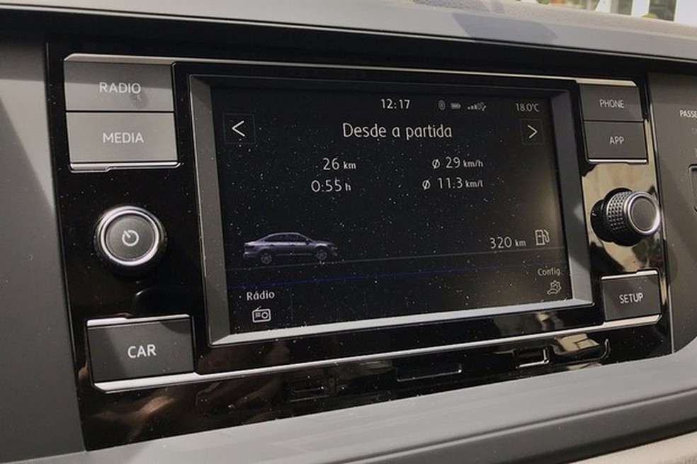 Tela de 6,5 pol. oferece Carplay e Android Auto (Foto: Diogo de Oliveira/Auto News Brasil) — Foto: Auto Esporte