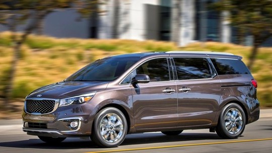 Kia revela novo Carnival