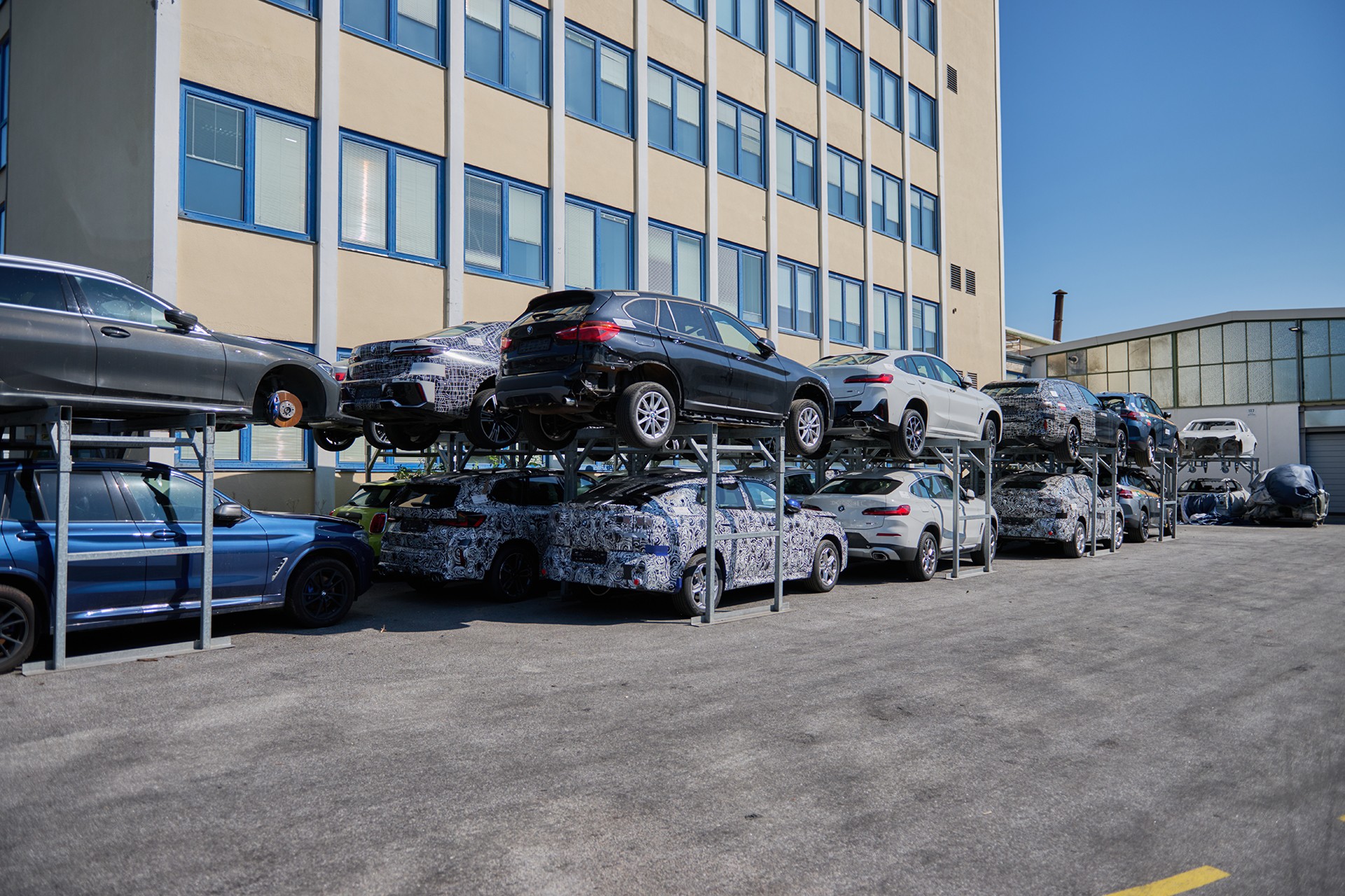 Dá para reciclar um carro inteiro? Conhecemos a fábrica da BMW que faz isso