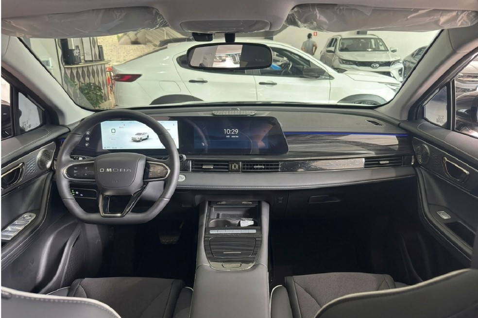 O câmbio automático DHT  possui marcha física e múltiplas relações variadas geradas pelo motor elétrico. — Foto: Samuel Veículos