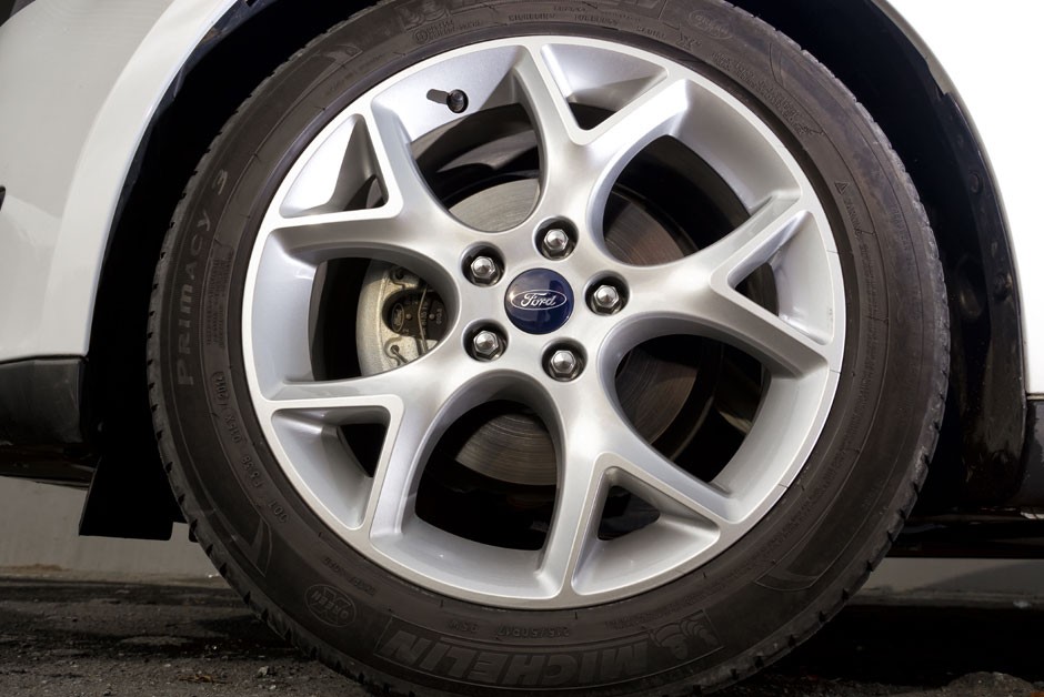 Detalhe da roda do Ford Focus 1.6 SE Plus
