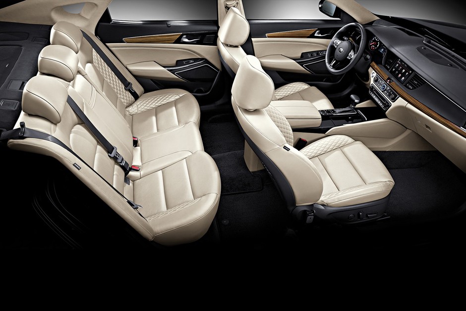 Interior do Kia Cadenza 2017