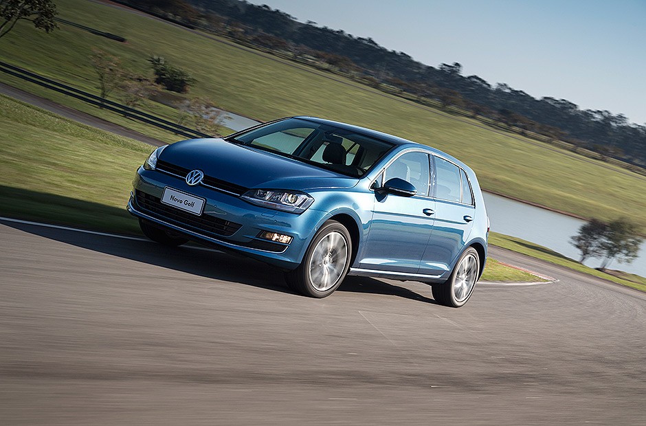 A versão Highline do Golf chega com motor 1.4 turbo de 140 cv e toeque de 25,5 kfmg acoplada ao câmbio manual de seis marchas