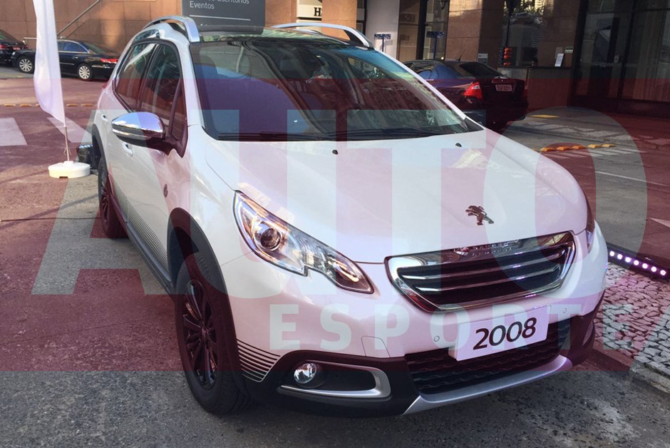 Flagramos o novo Peugeot 2008 Crossway