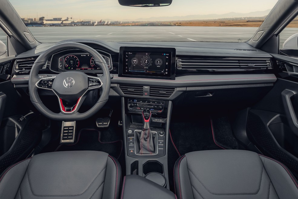 Volkswagen Jetta GLi tem central multimídia de 10 polegadas — Foto: Divulgação/Volkswagen