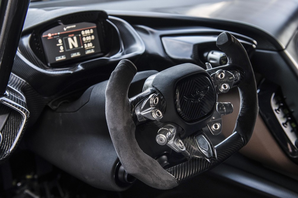 Interior do Aston Martin Vulcan — Foto: Max Earey/Divulgação