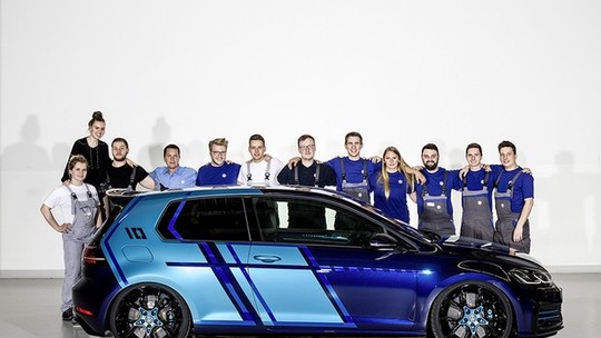 Golf ganha primeira versão GTI híbrida criada por aprendizes da Volkswagen