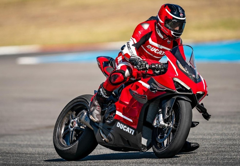 A pintura da Ducati Superleggera V4 é inspirada nos modelos da MotoGP (Foto: Divulgação ) — Foto: Auto Esporte