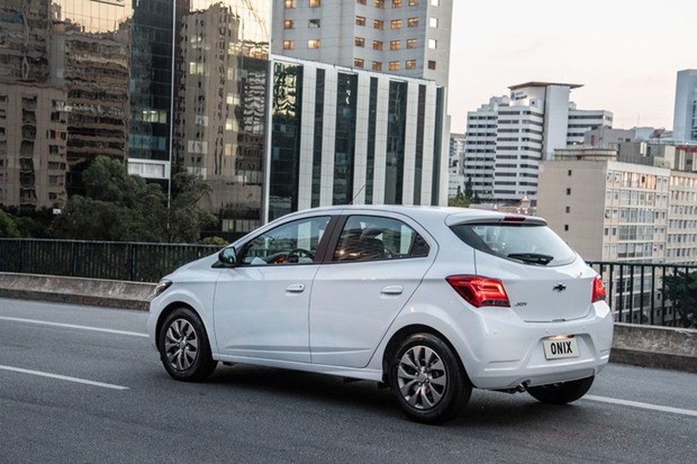 O desempenho do Onix Joy é melhor do que muito 1.0 de três cilindros (Foto: Divulgação) — Foto: Auto Esporte