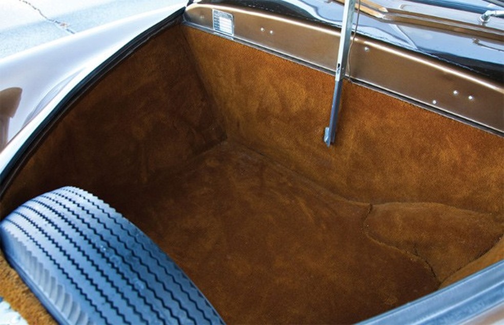 Porta-malas frontal tem bom espaço para a bagagem e leva ainda o estepe (Foto: Divulgação) — Foto: Auto Esporte