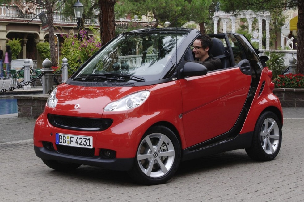 O Smart Fortwo Passion Cabrio se destaca pelo acabamento interno mais refinado — Foto: Divulgação/Smart